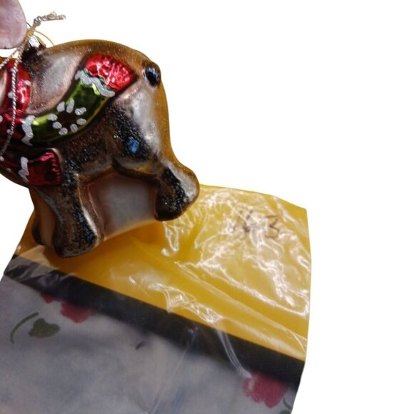 Elephant glass christmas ornament with top hat & scarf - Picture 6 of 7